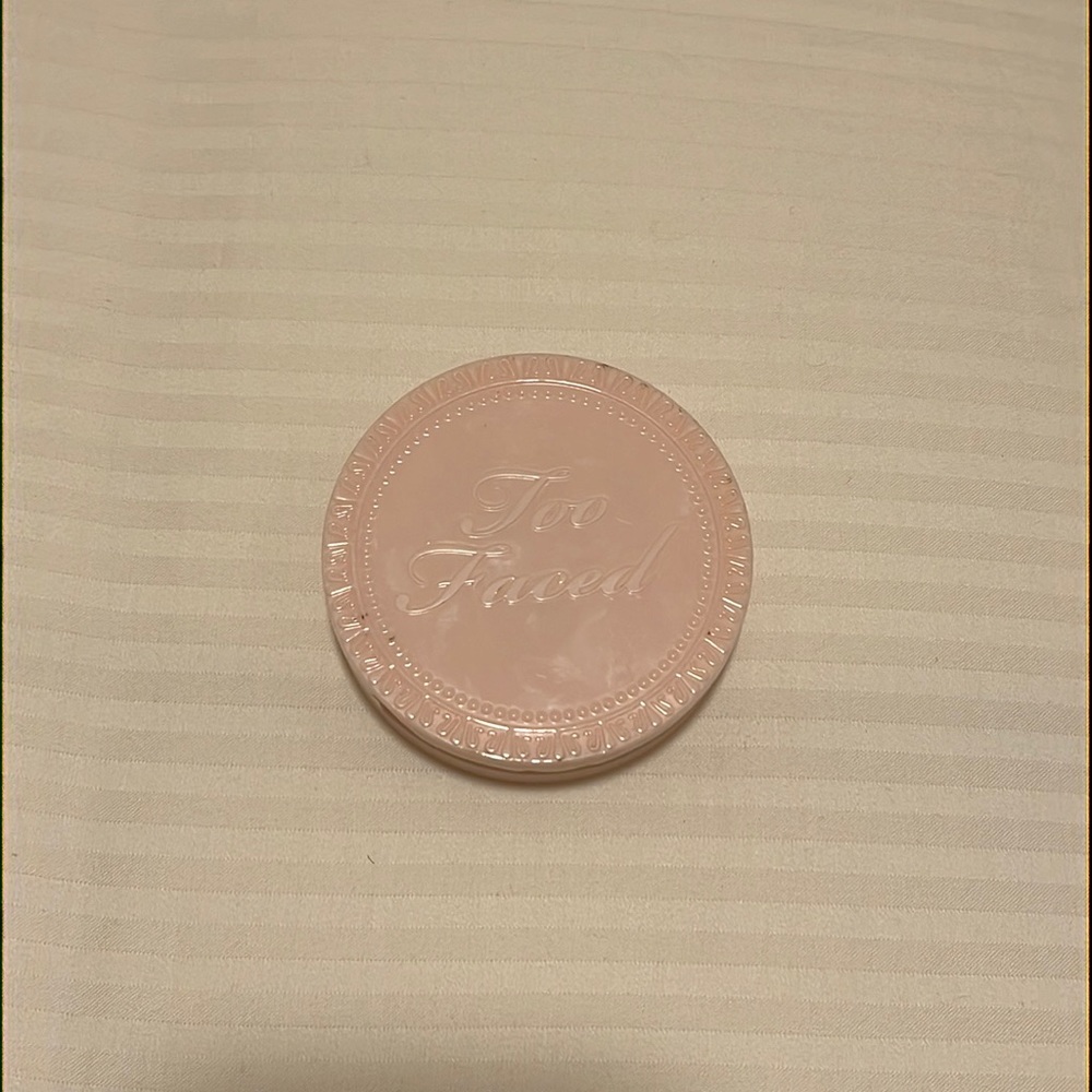 Two Faced Primed and Poreless Skin Smoothing Pressed Powder 10g